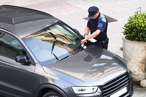 policeman writing fine ticket for car bad parking | hoa parking enforcement