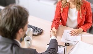 Male and female shaking hands | building vendor relationships