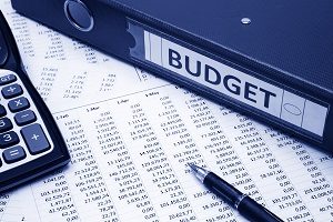 budget plan with pen and calculator | hoa board duties